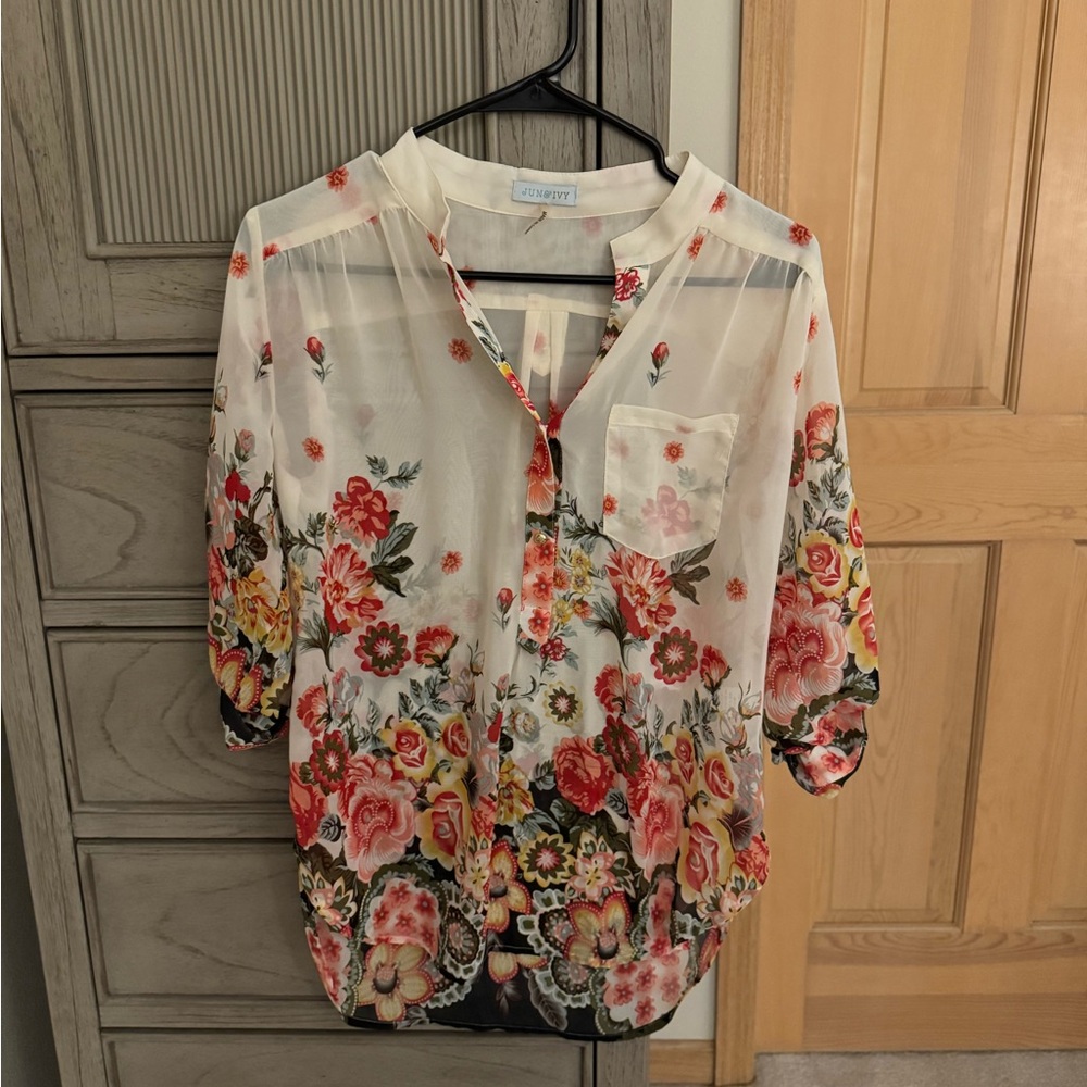 Jun&Ivy Floral Blouse